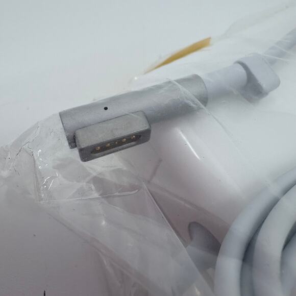Mac Book Pro Charger - Picture 2 of 6